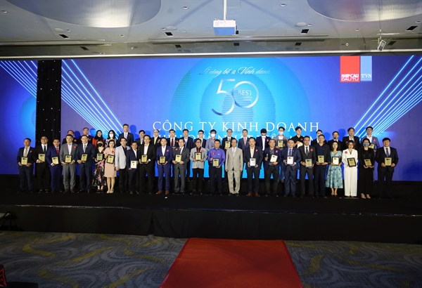 2021 TOP 50 Award sees impressive growth of businesses in key sectors such as banking and finance, consumer goods, securities, real estate, retail, and manufacturing. Photo: Quy Hoa 