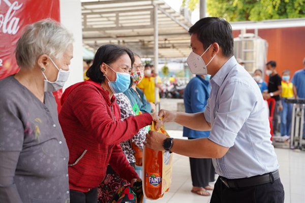 Coca-Cola triển khai trao tặng 3.050 phần quà Tết cho các hoàn cảnh khó khăn tại nhiều địa phương trên khắp cả nước