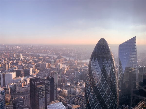 Dự án biểu tượng The Gherkin của thành phố London do Norman Foster thiết kế. Ảnh: Unsplash