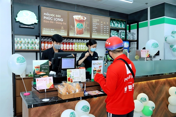 With $7.8 bln market capitalization, Masan becomes Vietnam’s largest consumer platform Order Phuc Long tea and coffee via mobile application and have it delivered to your door. Photo: Masan