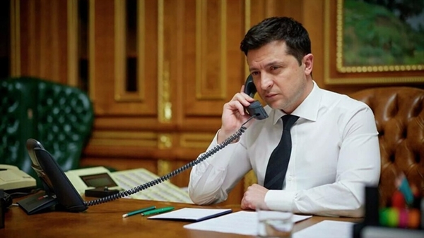 Tổng thống Ukraine, ông Volodymyr Zelensky, cho biết ông đã cố gắng liên lạc cho tổng thống Putin nhưng không thể. Ảnh: AP.