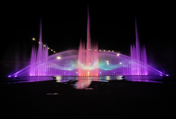 Quảng trường nhạc nước tại MerryLand Quy Nhơn có tổng diện tích lớn nhất và dài nhất Việt Nam.
