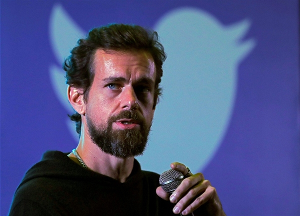 Tỉ phú Jack Dorsey, giám đốc điều hành Twitter và Square thường thức dậy lúc 5h sáng để thiền định và tập thể dục. Ảnh: SunoResearch.