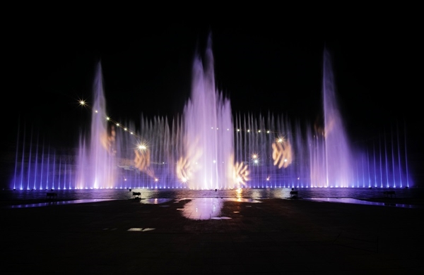 MerryLand Quy Nhơn có quảng trường nhạc nước Hologram 3D Mapping diện tích lớn nhất và dài nhất Việt Nam. 