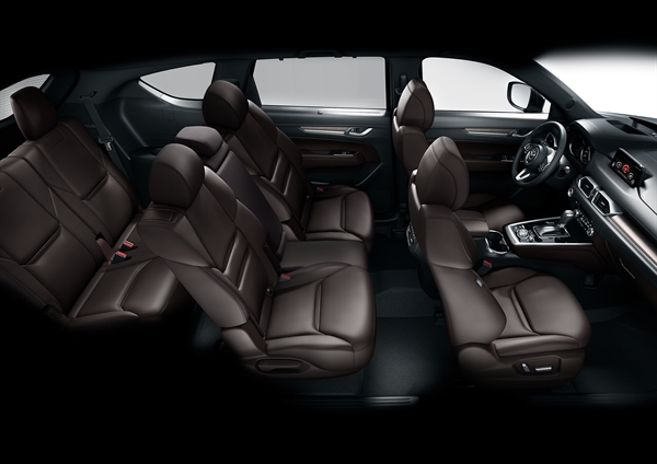 Mẫu SUV của Mazda kết hợp hài hòa giữa kiểu dáng thiết kế sang trọng với sự linh hoạt, thực dụng trong không gian nội thất
