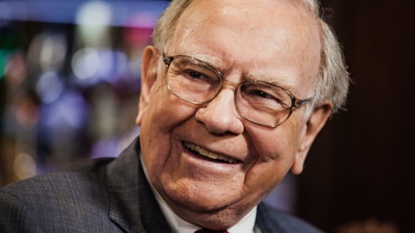Nhà đầu tư Warren Buffett dành 80% thời gian trong ngày để đọc sách. Ảnh: CNBC.
