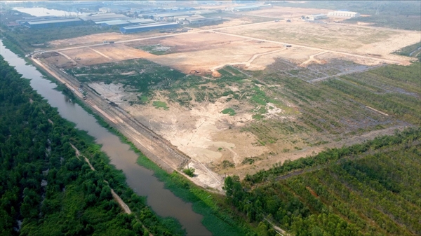 Vinh Loc 2 Industrial Park is a prominent landmark on the journey from the Mekong Delta to central HCMC. Photo: BW