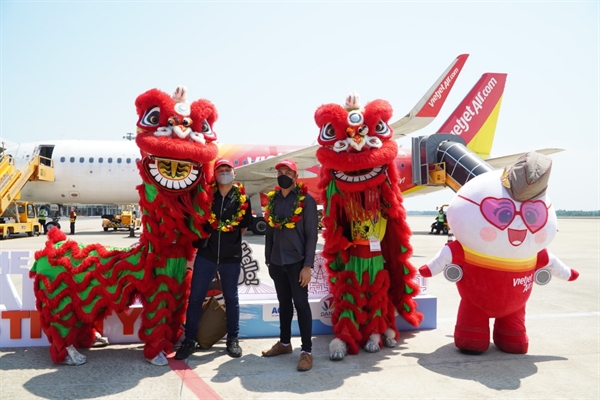 Các hoạt động tưng bừng chào mừng những hành khách Thái Lan đầu tiên trở lại Đà Nẵng tại sân bay