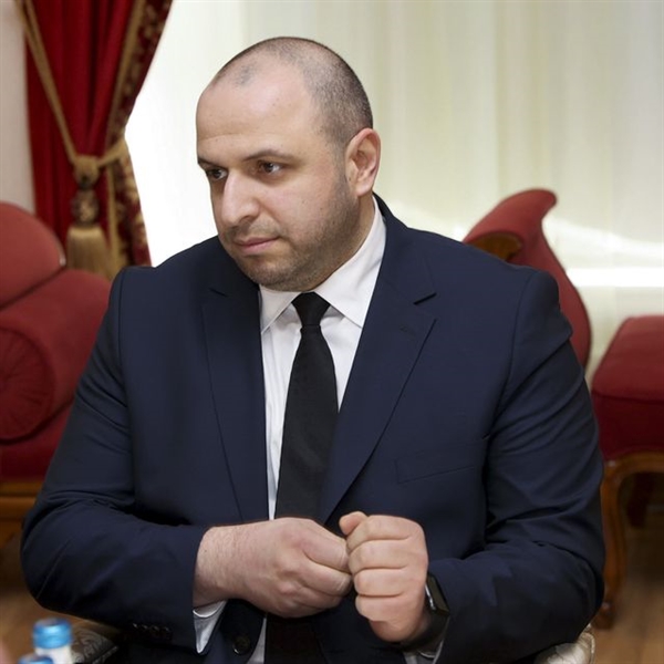 Nhà lập pháp Ukraine, ông Rustem Umerov nghi vấn bị đầu độc nhưng sức khỏe đã dần được cải thiện. Ảnh: AP.