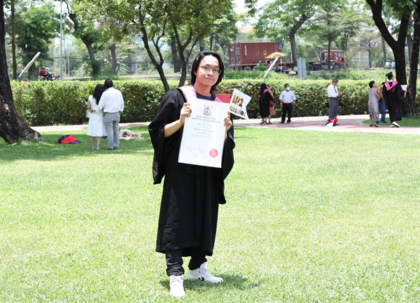 Tân cử nhân Ngôn ngữ Phan Trung Kiên tận dụng quãng thời gian học đại học phát triển các kỹ năng sẵn sàng làm việc để đi làm ngay sau khi tốt nghiệp.
