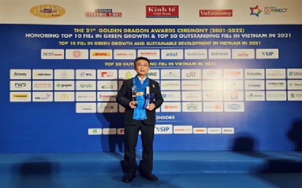 Ông Piyapong Jriyasetapong - Tổng Giám đốc công ty TNHH SCG Việt Nam, đại diện cho SCG tại buổi lễ vinh danh Giải thưởng Rồng Vàng lần thứ 21.