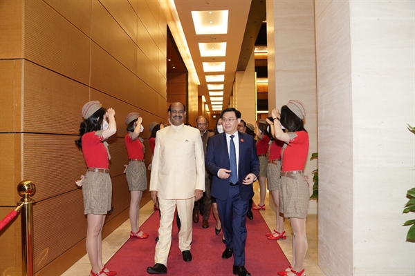 Chủ tịch Quốc hội Vương Đình Huệ, Chủ tịch Hạ viện Ấn Độ Om Birla tham dự sự kiện công bố đường bay mới đến Ấn Độ của Vietjet tại Toà nhà Quốc hội Việt Nam 