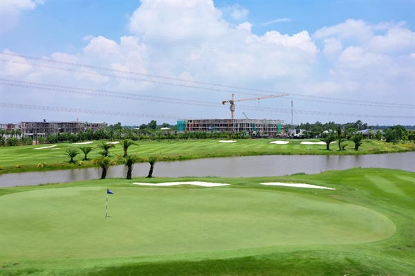 Không gian golf với thiên nhiên xanh mướt rộng lớn tại Green Center