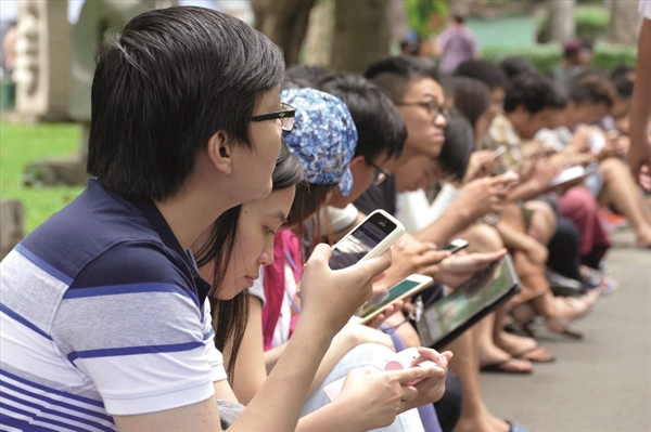 Số thanh thiếu niên, trẻ em sử dụng smartphone, internet, mạng xã hội tại Việt Nam ngày càng tăng.