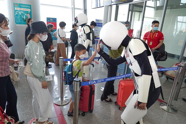 Vietjet tang qua bat ngo dip 1/6 cho khach hang “nhi”