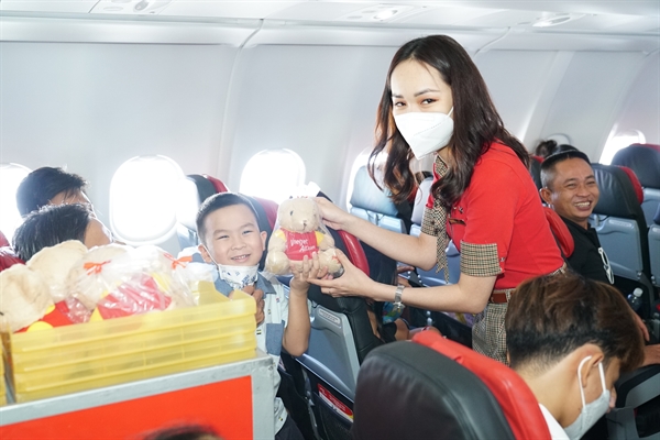 Vietjet tang qua bat ngo dip 1/6 cho khach hang “nhi”