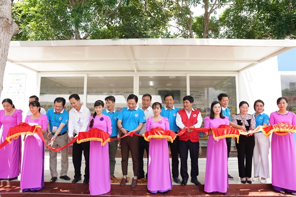 Lễ khánh thành Thư viện Container số 6 tại Trường THCS Thạnh Phước, huyện Thạnh Hóa.