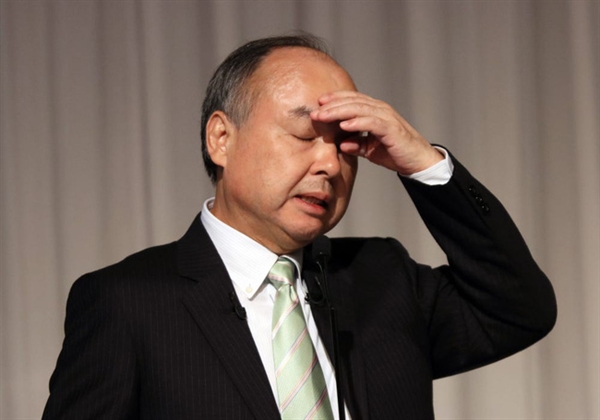 Chủ tịch kiêm Tổng giám đốc SoftBank Group Masayoshi Son công bố các tiêu chí đầu tư chặt chẽ hơn khi trình bày báo cáo quý vào ngày 12 tháng 5. (Ảnh của Hirofumi Yamamoto)