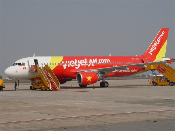 Vietjet Air hiện thực hóa giấc mơ bay của đa số người Việt. Ảnh: TL.