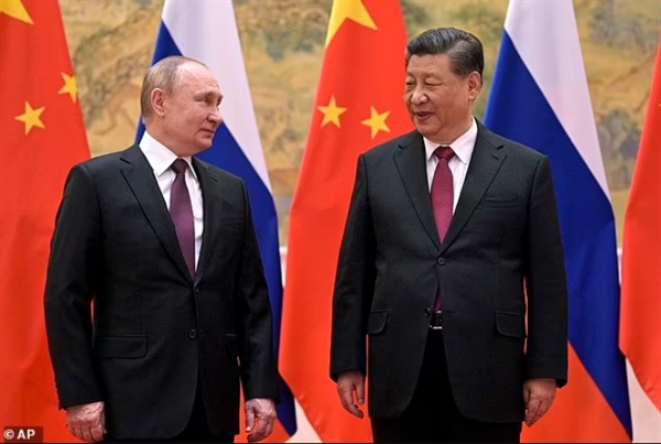 Tổng thống Putin (trái) và Chủ tịch Tập Cận Bình. Ảnh: AP.