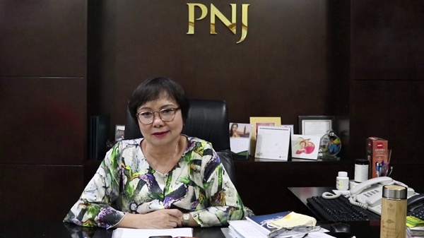 Bà Cao Thị Ngọc Dung, Chủ tịch Hội Nữ doanh nhân TP.HCM, Chủ tịch HĐQT Công ty cổ phần Vàng bạc - Đá quý Phú Nhuận (PNJ)