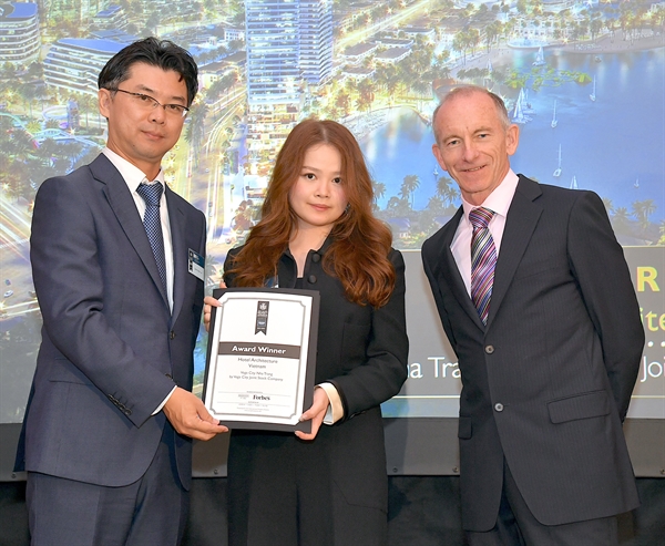 Bà Kiều Tuệ Mẫn – Phó Chủ tịch Hội đồng Quản trị Tập đoàn KDI Holdings tham gia lễ trao Giải thưởng International Property Awards (IPA) 2022