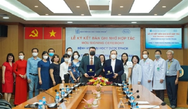 Roche Pharma Việt Nam ký kết với Bệnh viện Đại học Y Dược TPHCM hợp tác nâng cao năng lực quản lý và điều trị ung thư