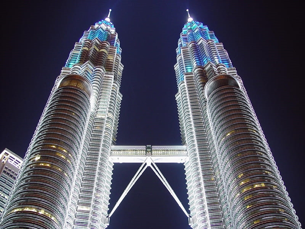Tòa tháp đôi Petronas Twin Towers khẳng định tên tuổi của Cesar Pelli