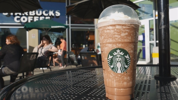 Starbucks đã hợp tác cùng Microsoft để cho phép khách hàng mua đồ uống bằng Bitcoin. 