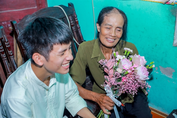 Nhung nguoi me dac biet lan dau tien trong doi duoc nhan hoa tu con