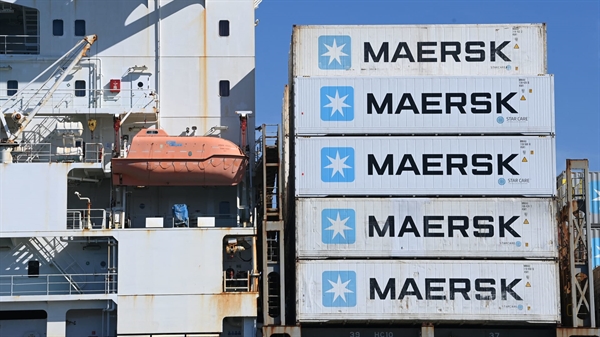 Maersk hiện dự kiến ​​sẽ ghi nhận lợi nhuận hoạt động cơ bản khoảng 31 tỉ USD vào năm 2022, tăng so với ước tính trước đó là 24 tỉ USD. (Ảnh: CNBC)