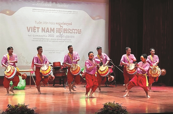 Tối 10/8, Lễ khai mạc Tuần Văn hóa Việt Nam tại Campuchia năm 2022 đã diễn ra tại Nhà hát Chaktomuk ở thủ đô Phnom PenhẢnh: vov.vn