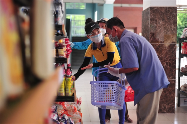 Hoạt động “Siêu thị mini 0 đồng” cung cấp hàng hóa, thực phẩm thiết yếu đến đội ngũ y bác sĩ và nhân viên y tế và các hộ dân nghèo bị mắc kẹt trong các khu phong tỏa…