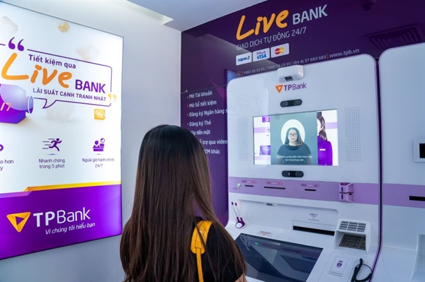 Với xu hướng phát triển số hóa và sự ra đời của công nghệ xác thực từ xa (eKYC) giúp mở tài khoản không cần đến chi nhánh ngân hàng sẽ giúp cho tỉ lệ người Việt có tài khoản ngân hàng tăng lên. Ảnh: TPBank