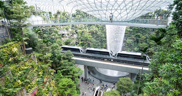 Sân bay Changi, Singapore đang dẫn đầu châu Á về bảo vệ môi trường trong ngành hàng không. Ảnh: T.L