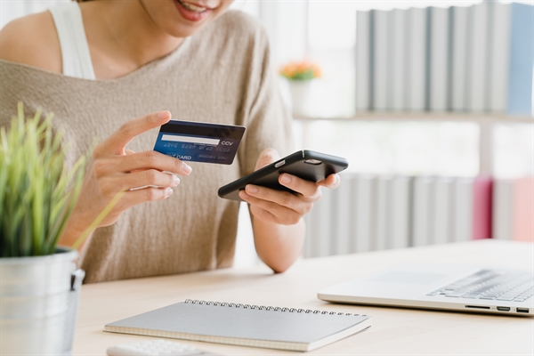 Lịch sử thanh toán của bạn đối với thẻ tín dụng sẽ được ghi nhận và là một phần cơ sở để đánh giá điểm tín dụng của bạn. 
