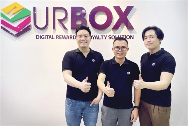 Ông Bùi Hoài Nam và hai người bạn là Trương Công Hiếu và Nguyễn Tuấn Minh cho ra mắt startup Urbox. 