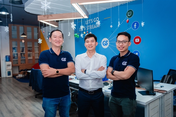 Ba người đầu tiên gây dựng lên GoStream (Từ trái qua phải: Ông Phạm Liêm, ông Nguyễn Trọng Hoàn và ông Nghiêm Tiến Viễn).