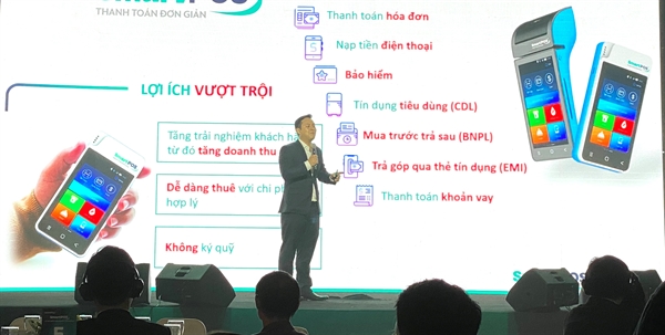 Ông Nguyễn Đình Nghĩa, Giám đốc kênh POS của SmartPay chia sẻ về những tính năng hiện đại nhất trên máy POS hiện nay. Ảnh: Đại Việt.