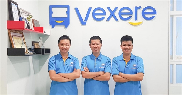 Nhóm đồng sáng lập Công ty cổ phần VeXeRe, gồm ông Đào Việt Thắng, ông Trần Nguyễn Lê Văn, ông Lương Ngọc Long (từ trái sang phải).