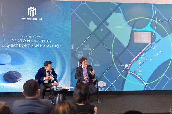 Chuyên gia phong thủy kiêm kiến trúc sư quốc tế Michael Chiang chia sẻ với khách hàng Grand Marina, Saigon trong buổi tư vấn độc quyền. 