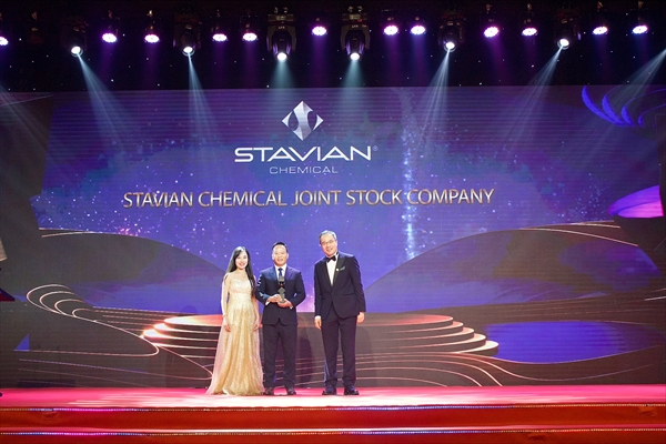 Ông Đinh Đức Thắng – Chủ tịch HĐQT Tập đoàn Stavian nhận Giải thưởng Doanh nghiệp xuất sắc châu Á 2022.