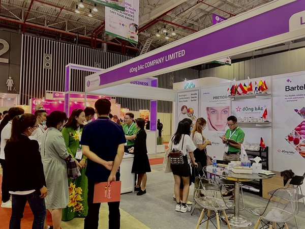 Fi Vietnam 2022 quy tụ nhiều gian hàng đã thu hút được nhiều khách hàng đến tham gia buổi triển lãm.