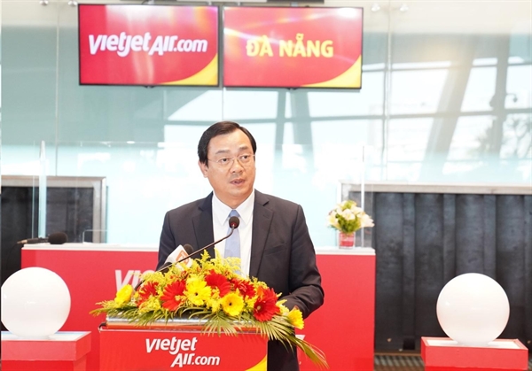 Tổng cục trưởng Tổng cục Du lịch Nguyễn Trùng Khánh chúc mừng Đà Nẵng, Vietjet với hai đường bay mới.