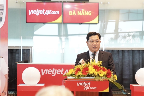 Phó Chủ tịch UBND Đà Nẵng - ông Trần Phước Sơn phát biểu chào mừng những chuyến bay tiên phong kết nối Đà Nẵng với Ấn Độ.