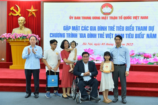 Gặp mặt các gia đình trẻ tiêu biểu tại Hà Nội