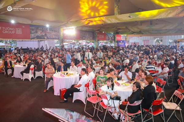 Sự kiện khánh thành khu chợ đêm Bến Thành Asia thu hút hơn 2.000 khách hàng tham dự.