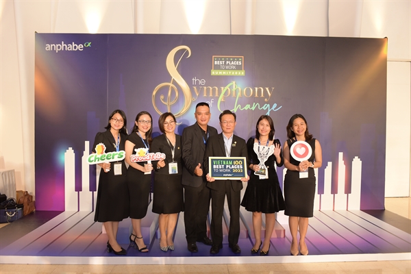 PNJ còn vào top 20 trong bảng xếp hạng 100 nơi làm việc tốt nhất năm 2022; và top 50 doanh nghiệp Việt có thương hiệu “Nhà tuyển dụng hấp dẫn” 2022.