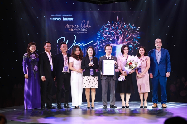Vietnam HR Awards Gala còn là sự kiện vinh danh uy tín dành cho các doanh nghiệp có chiến lược nhân sự xuất sắc trong năm.