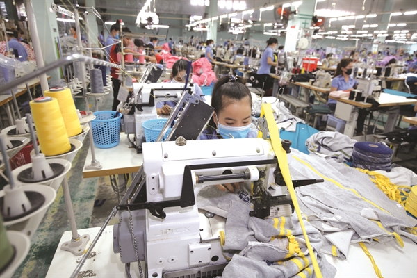 Theo Bộ Công Thương, triển vọng đơn hàng quý IV/2022 và 6 tháng đầu năm 2023 của ngành dệt may Việt Nam không mấy khả quan.  Ảnh: Quý Hòa.